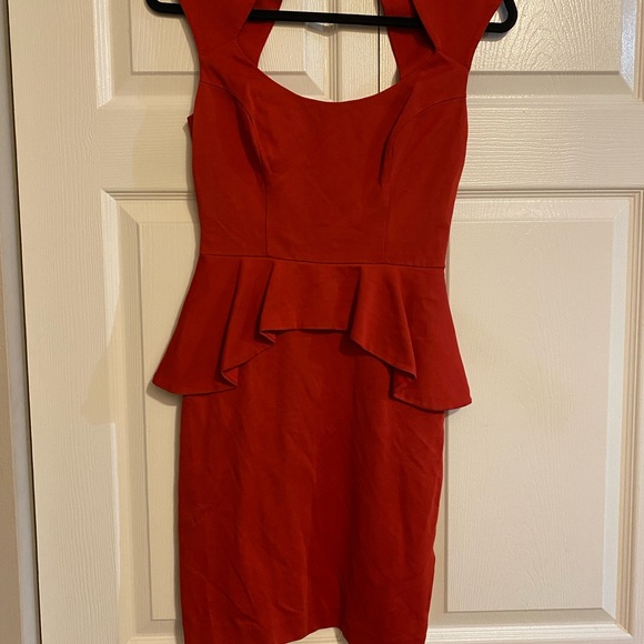 Bebe red mariah peplum dress with cap sleeves and back cut out detail size S - Picture 5 of 6